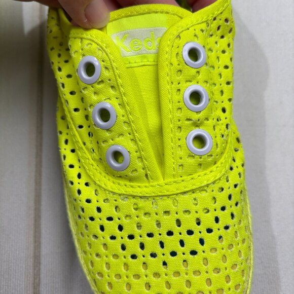 Share Keds Neon Yellow Size 7 Low Top Womens Laceless Laser Cut Sneakers Slip-On - Picture 4 of 16